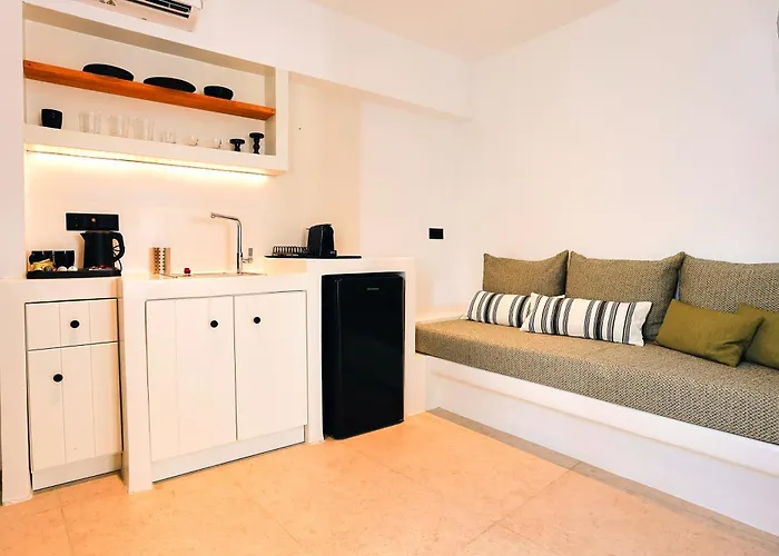 La Maltese Boutique Paros