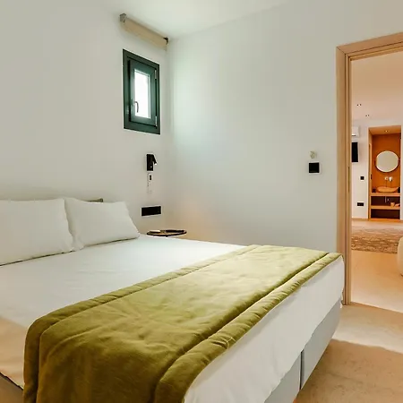 La Maltese Boutique Paros Nausa