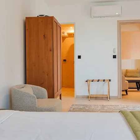 La Maltese Boutique Paros ナウサ